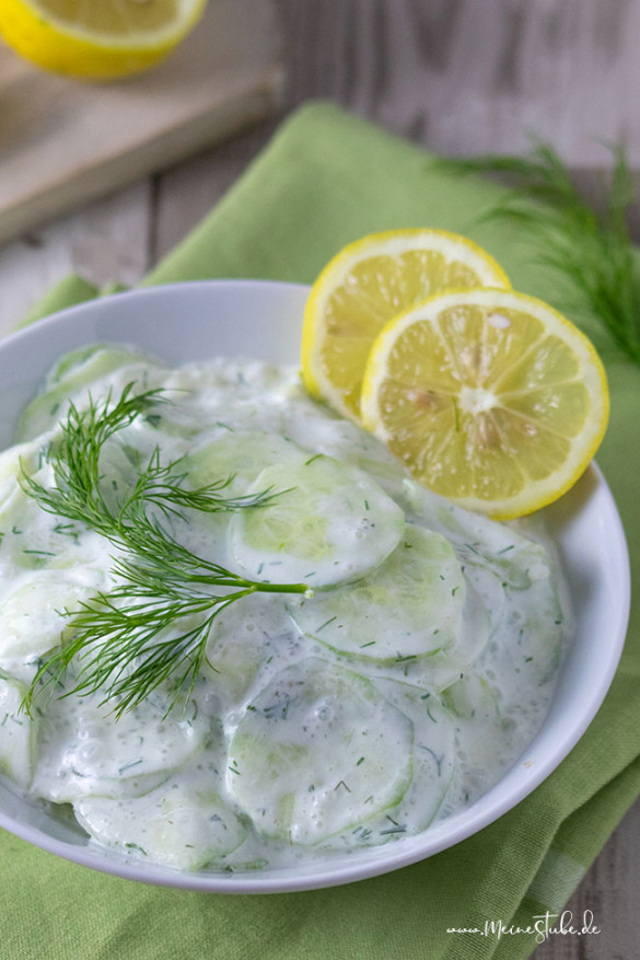 Gurkensalat mit Dill und saurer Sahne - Meinestube