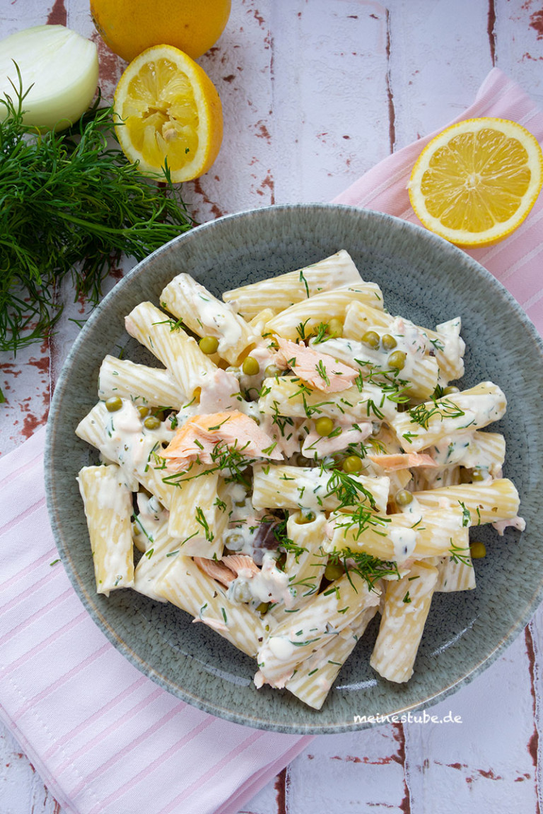 Nudeln mit Lachs und Erbsen in Frischkäse-Dill-Sauce - Meinestube