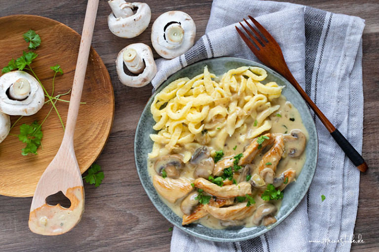 Putengeschnetzeltes in Pilzrahmsoße mit Traubensaft - Meinestube