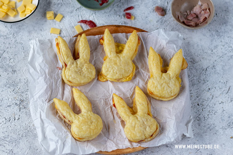 Blätterteig Hasen Rezept mit Käse &amp; Salami - Meinestube