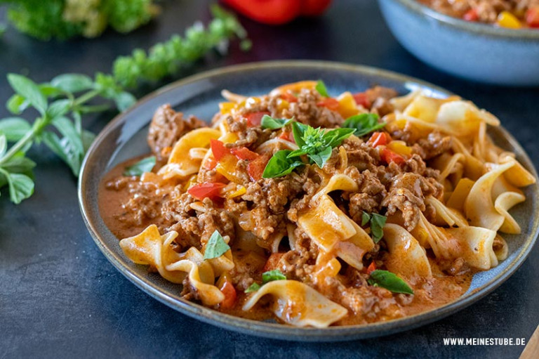 Pasta in cremiger Hackfleisch-Paprika-Soße - Meinestube